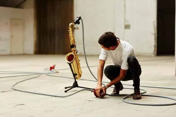 Saundart mit Saxophon und Druckluft